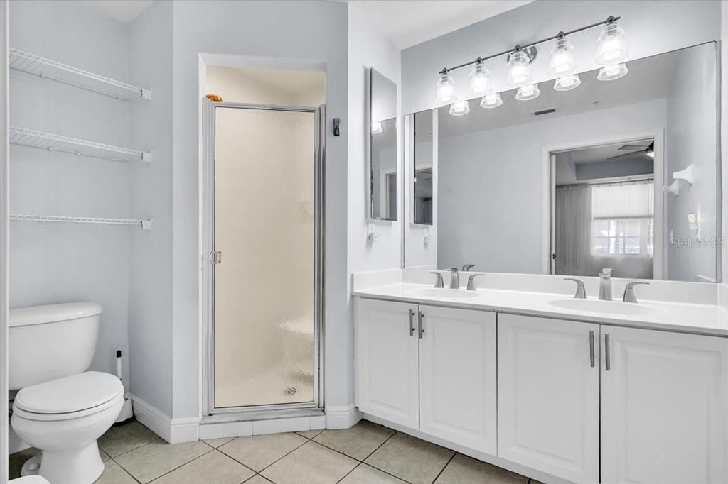 На продажу: $194,900 (2 спален, 2 ванн, 1270 Квадратных фут)