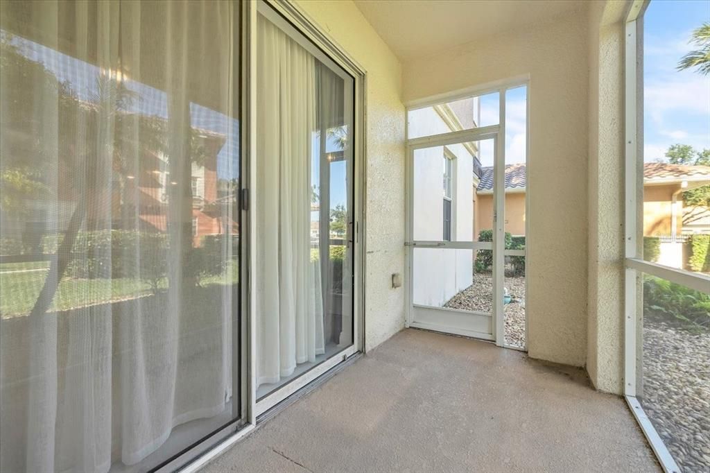На продажу: $194,900 (2 спален, 2 ванн, 1270 Квадратных фут)