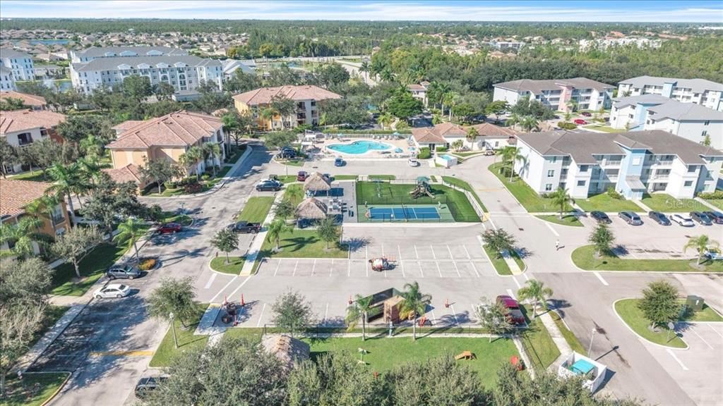 На продажу: $194,900 (2 спален, 2 ванн, 1270 Квадратных фут)