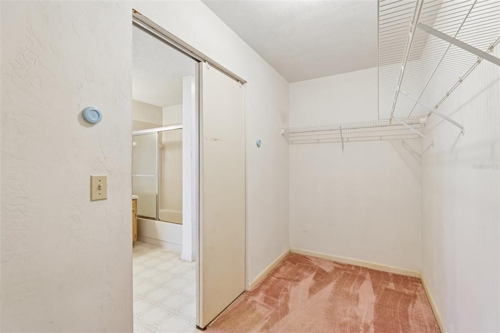 На продажу: $289,000 (4 спален, 2 ванн, 2356 Квадратных фут)