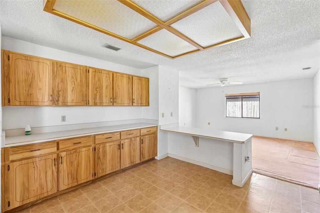 На продажу: $289,000 (4 спален, 2 ванн, 2356 Квадратных фут)