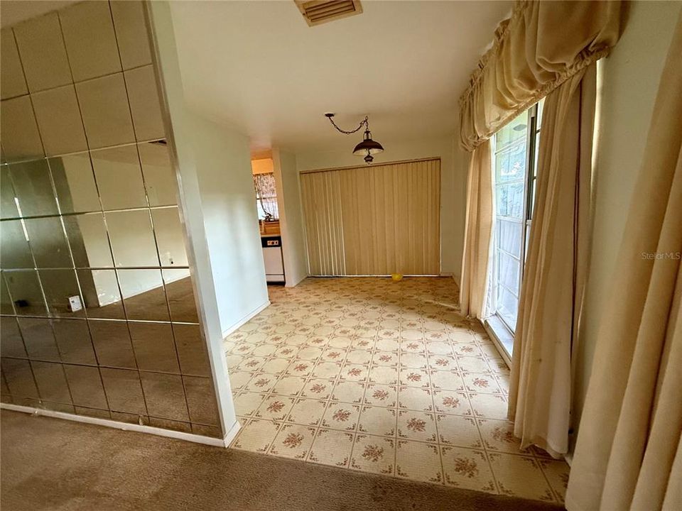 Под контрактом: $315,000 (3 спален, 2 ванн, 1429 Квадратных фут)