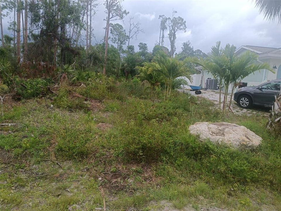 На продажу: $25,900 (0.23 acres)