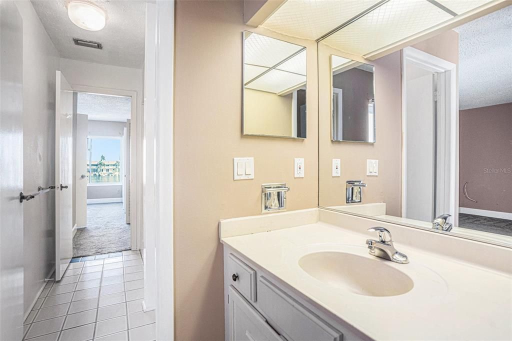 For Sale: $349,000 (2 beds, 1 baths, 1281 Square Feet)