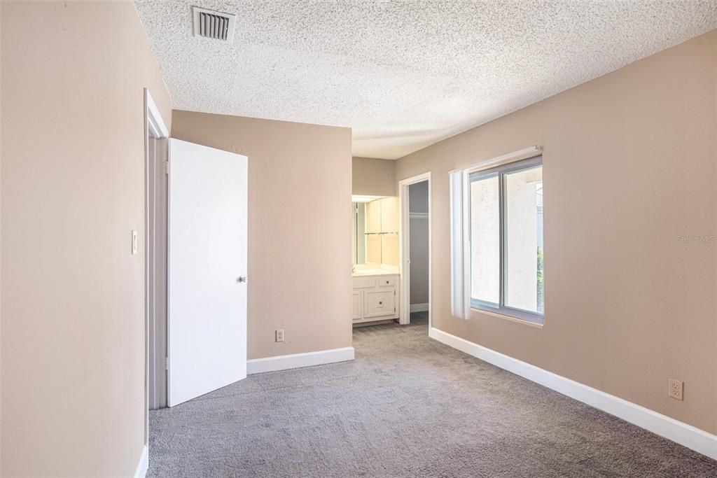 For Sale: $349,000 (2 beds, 1 baths, 1281 Square Feet)