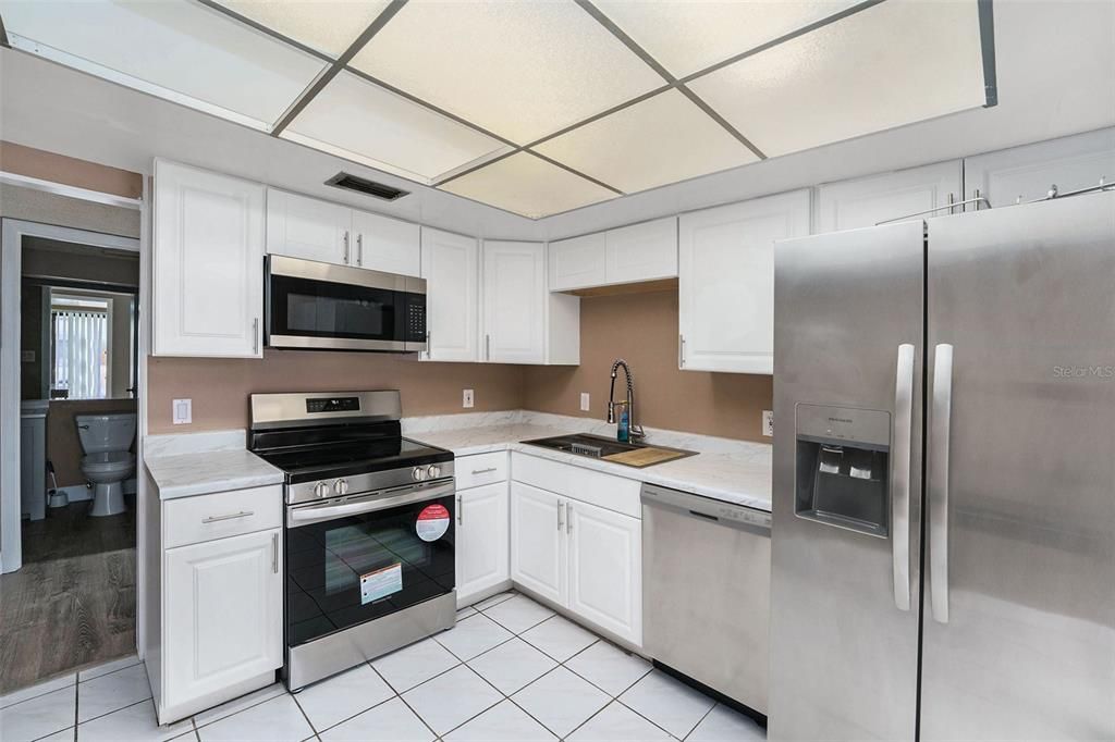 For Sale: $349,000 (2 beds, 1 baths, 1281 Square Feet)