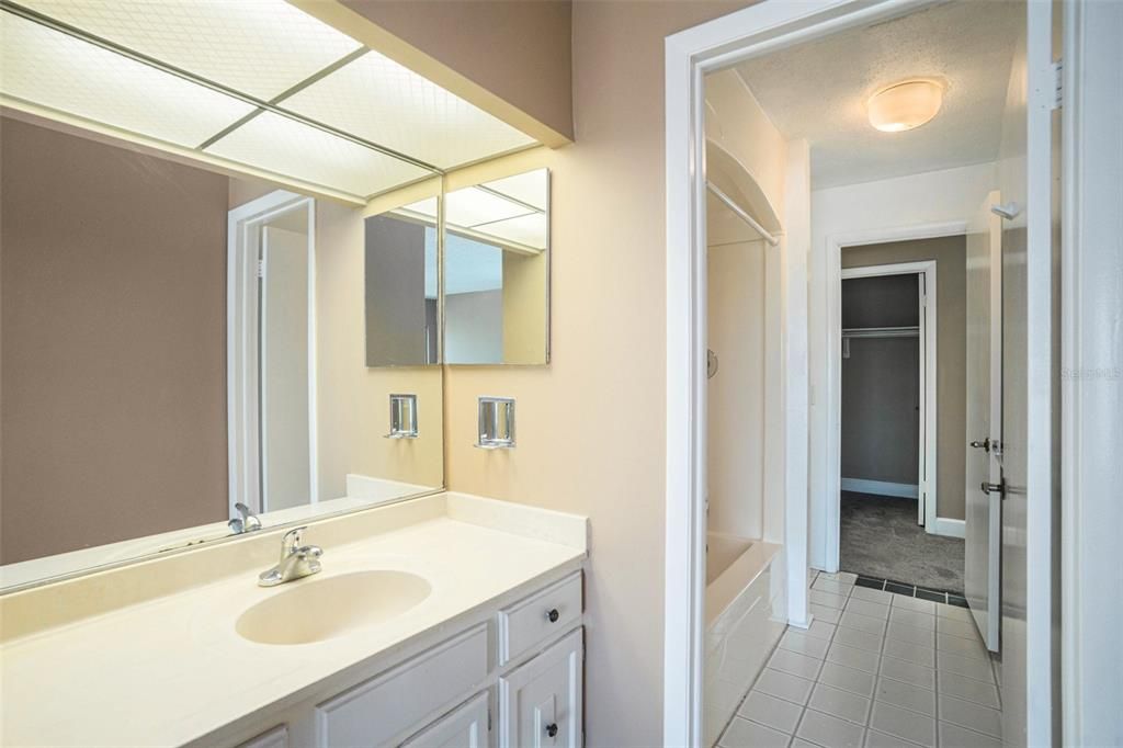 For Sale: $349,000 (2 beds, 1 baths, 1281 Square Feet)