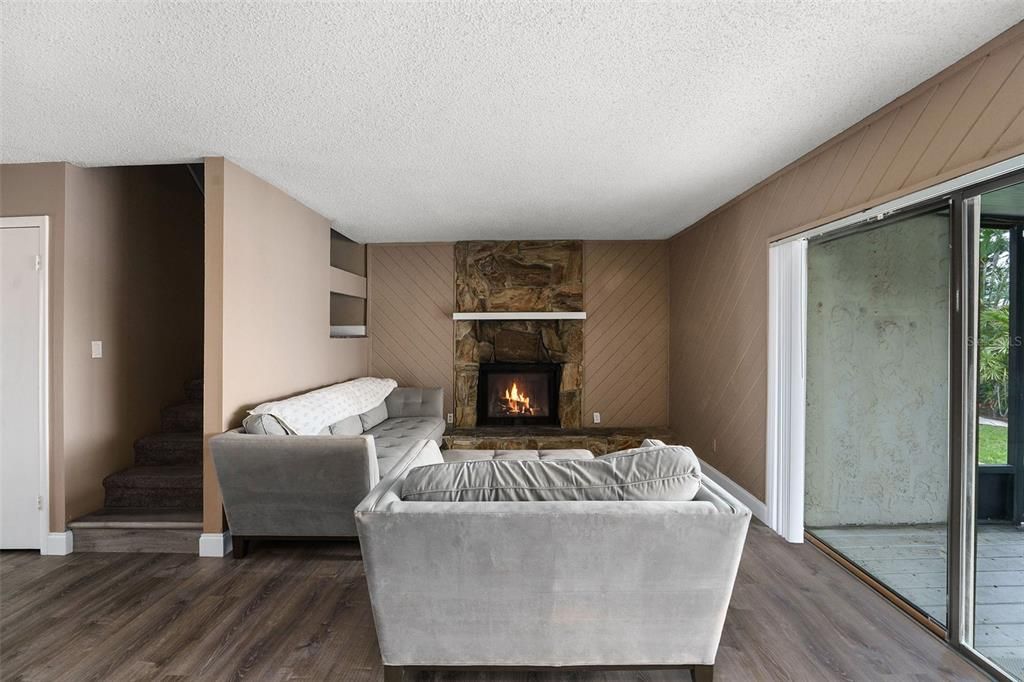 For Sale: $349,000 (2 beds, 1 baths, 1281 Square Feet)