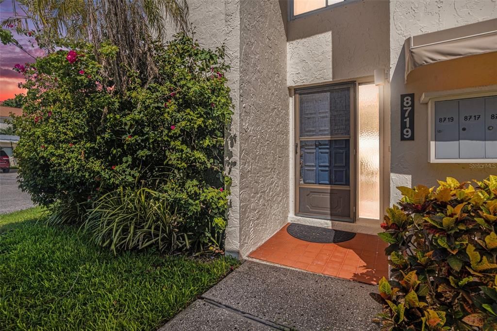 For Sale: $349,000 (2 beds, 1 baths, 1281 Square Feet)