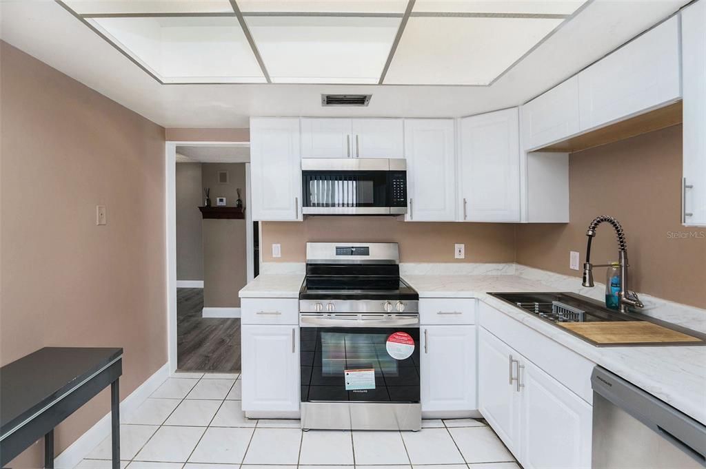 For Sale: $349,000 (2 beds, 1 baths, 1281 Square Feet)