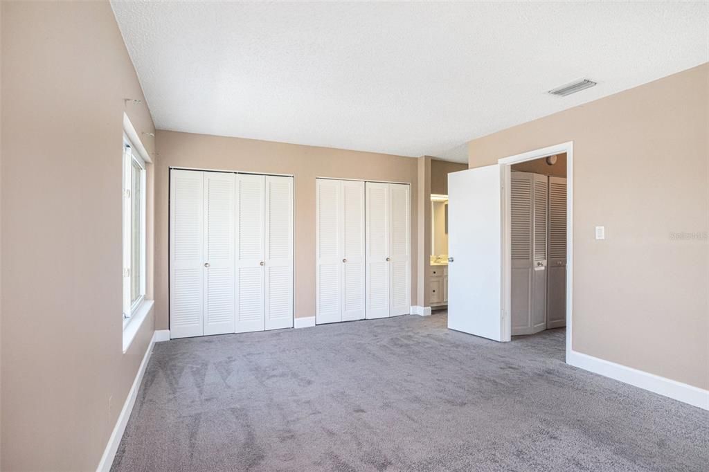 For Sale: $349,000 (2 beds, 1 baths, 1281 Square Feet)