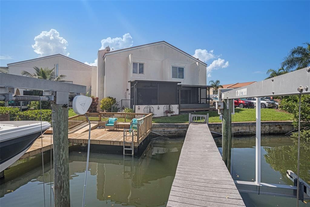 For Sale: $349,000 (2 beds, 1 baths, 1281 Square Feet)