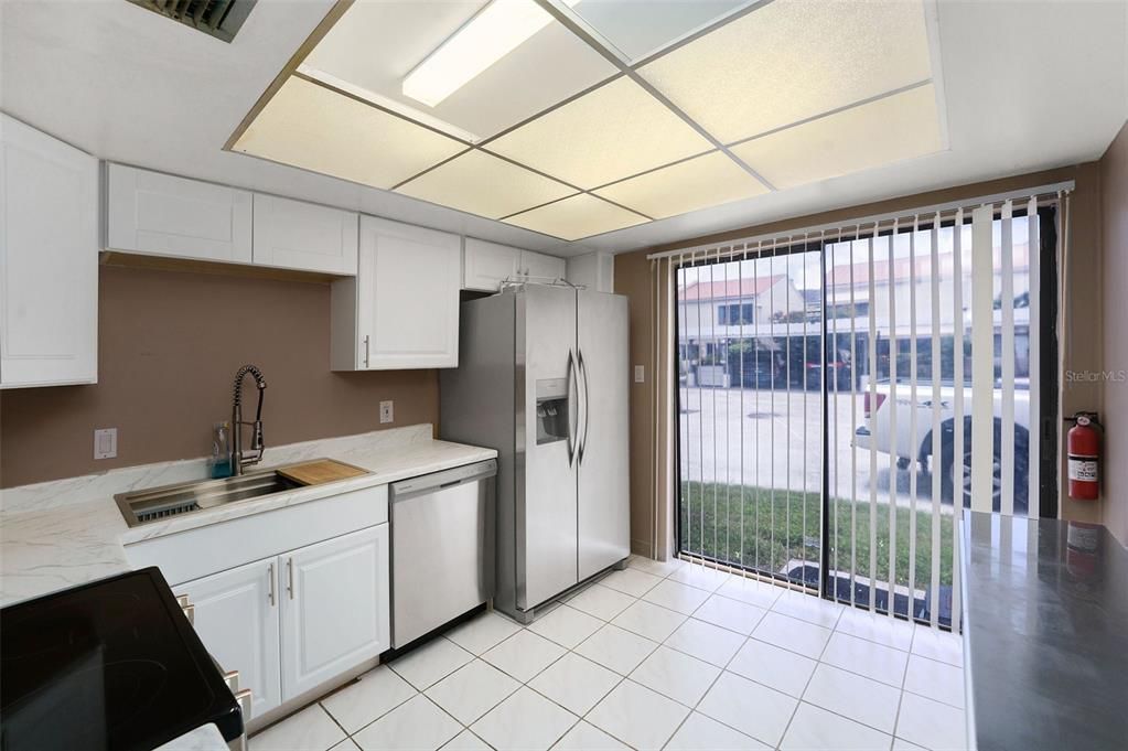 For Sale: $349,000 (2 beds, 1 baths, 1281 Square Feet)