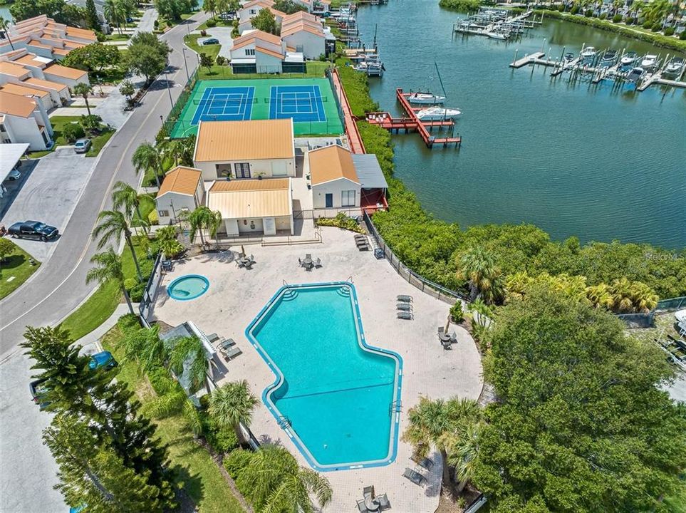 For Sale: $349,000 (2 beds, 1 baths, 1281 Square Feet)