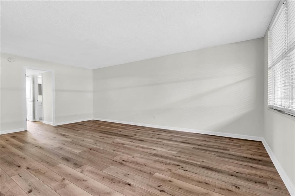 For Sale: $104,500 (1 beds, 1 baths, 925 Square Feet)