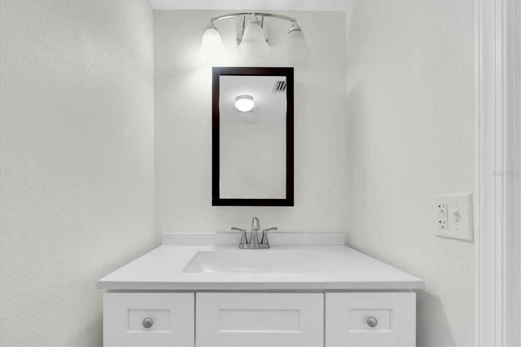 For Sale: $104,500 (1 beds, 1 baths, 925 Square Feet)