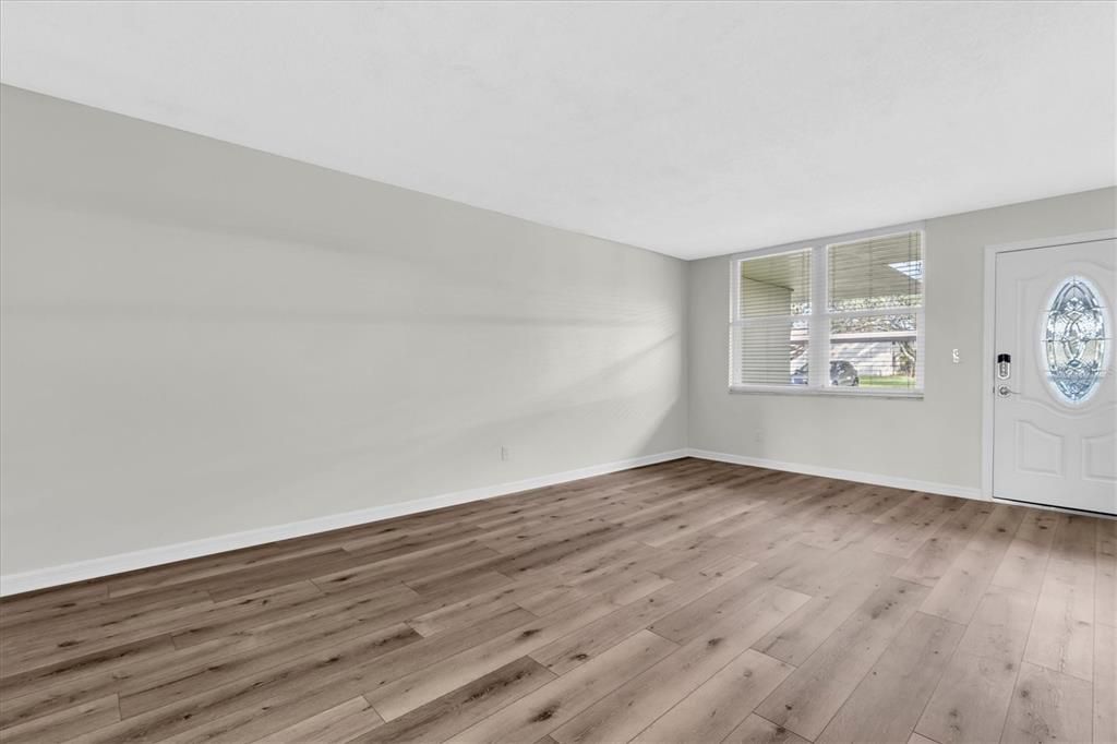 For Sale: $104,500 (1 beds, 1 baths, 925 Square Feet)