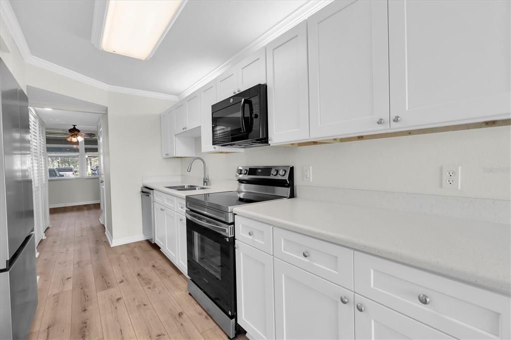 For Sale: $104,500 (1 beds, 1 baths, 925 Square Feet)