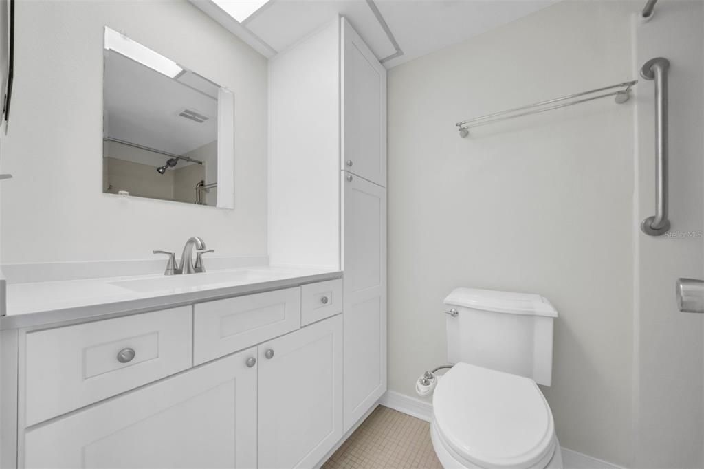 For Sale: $104,500 (1 beds, 1 baths, 925 Square Feet)