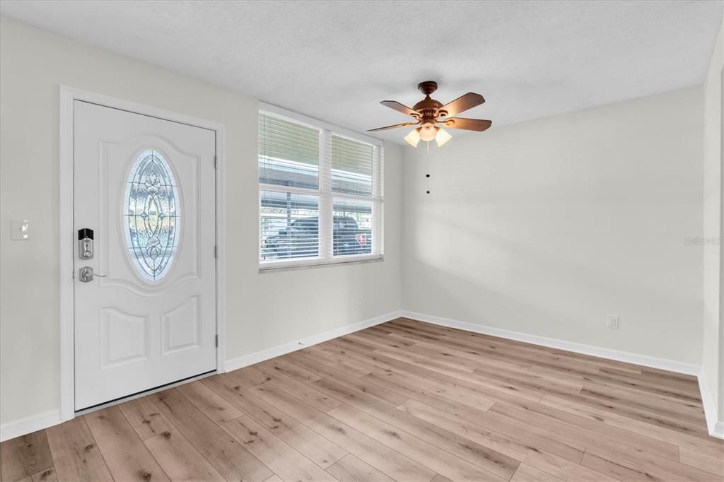For Sale: $104,500 (1 beds, 1 baths, 925 Square Feet)