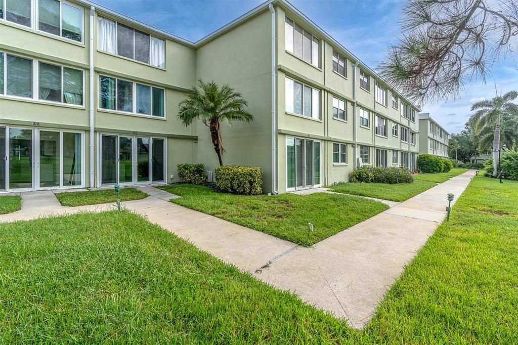 For Sale: $104,500 (1 beds, 1 baths, 925 Square Feet)