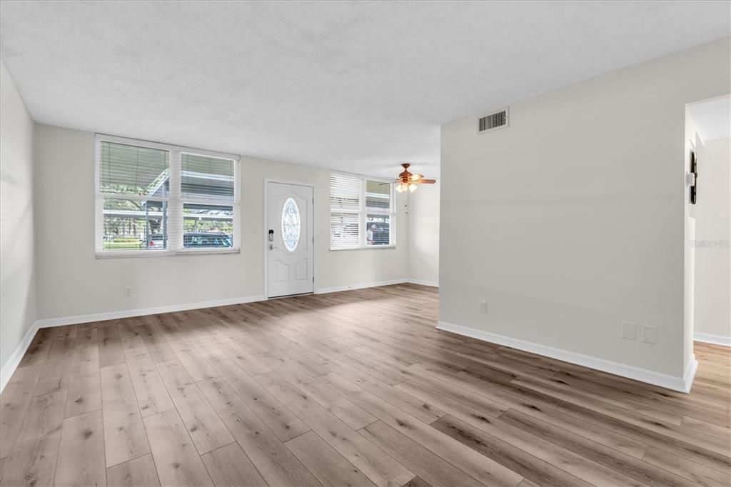 For Sale: $104,500 (1 beds, 1 baths, 925 Square Feet)