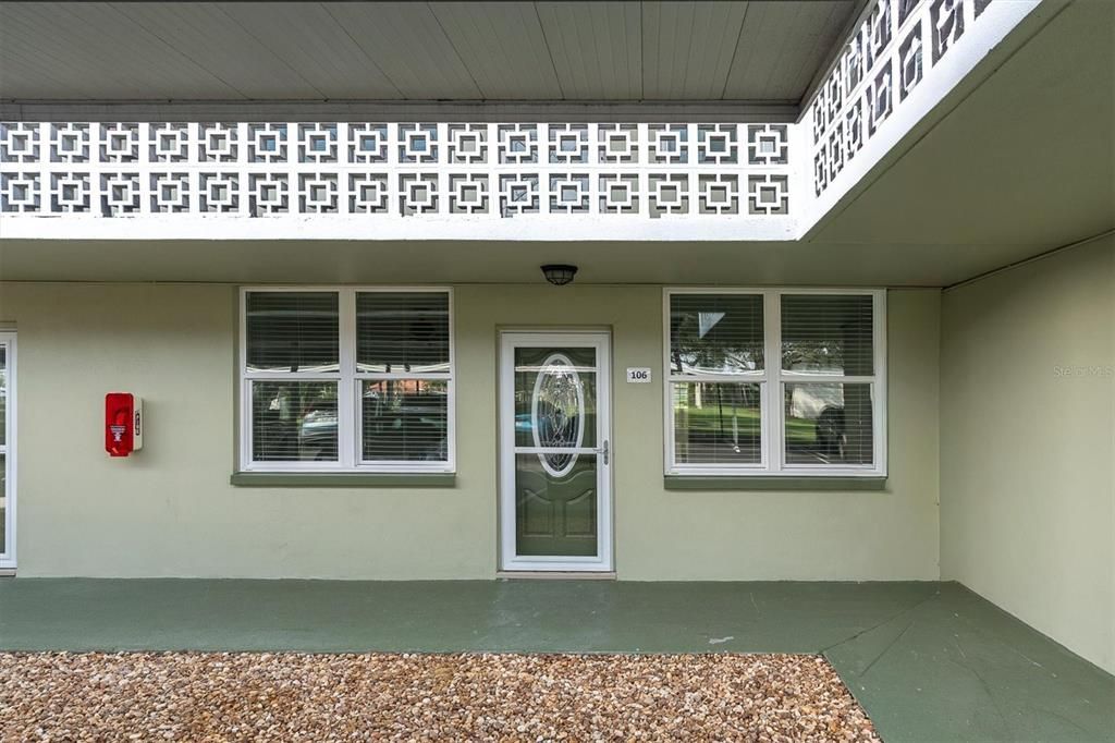For Sale: $104,500 (1 beds, 1 baths, 925 Square Feet)