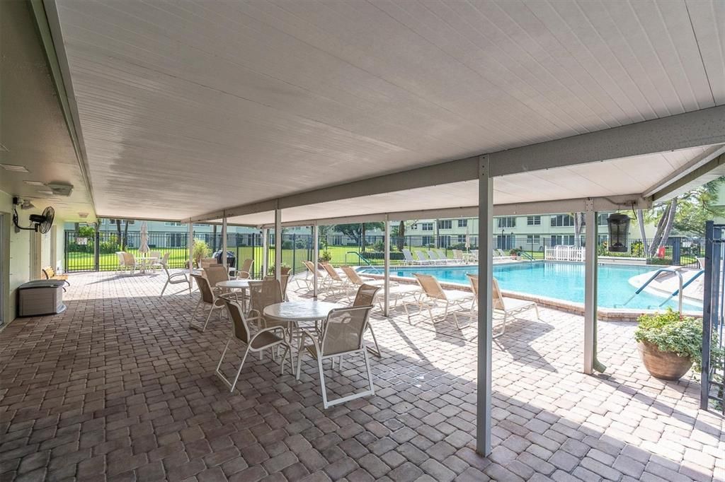 For Sale: $104,500 (1 beds, 1 baths, 925 Square Feet)