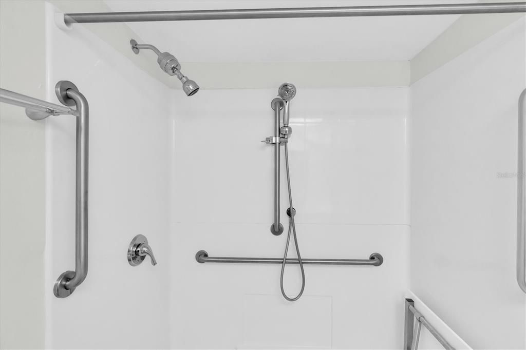 For Sale: $104,500 (1 beds, 1 baths, 925 Square Feet)