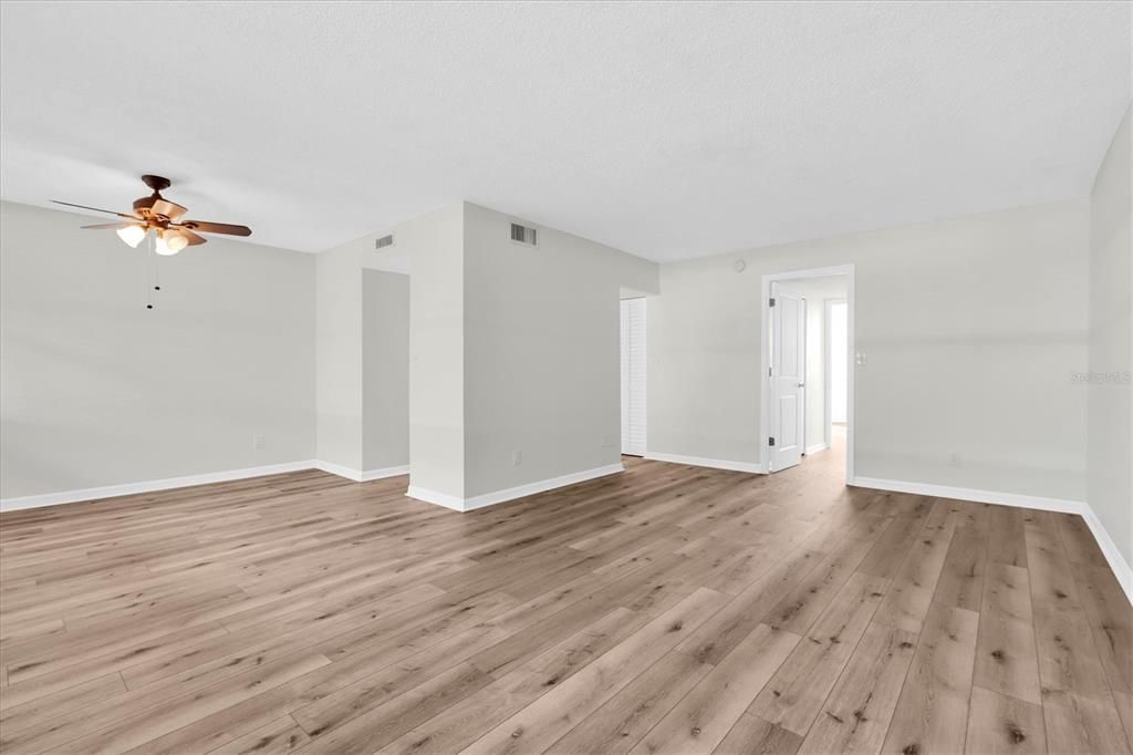 For Sale: $104,500 (1 beds, 1 baths, 925 Square Feet)