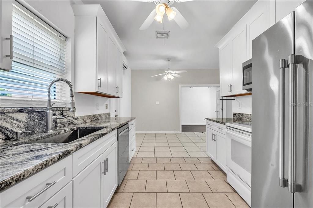 На продажу: $195,500 (3 спален, 1 ванн, 1193 Квадратных фут)
