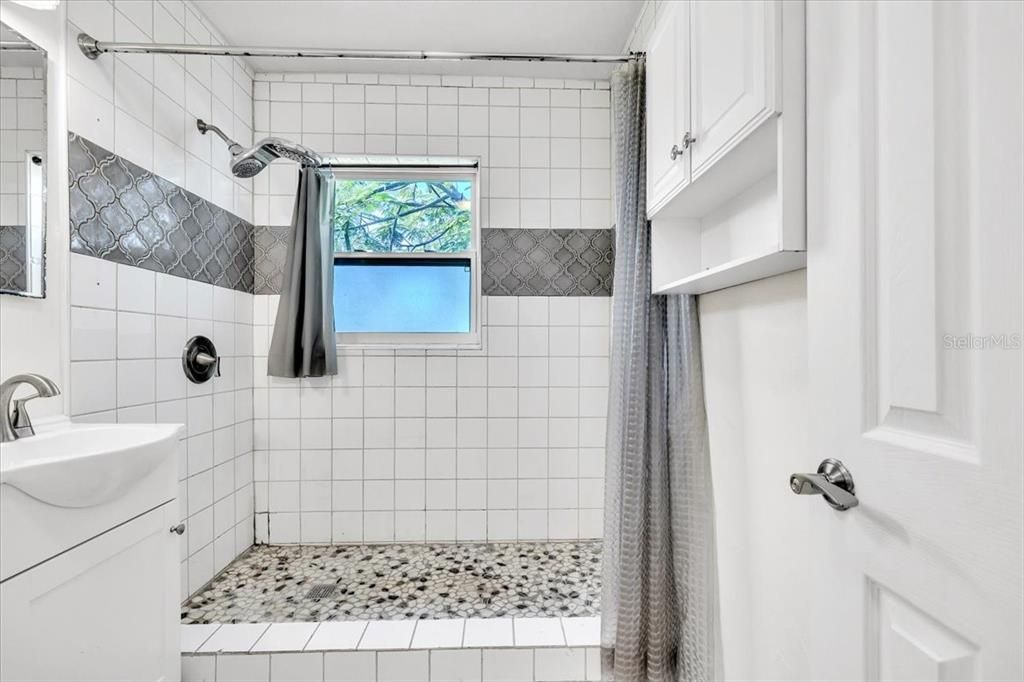 На продажу: $195,500 (3 спален, 1 ванн, 1193 Квадратных фут)