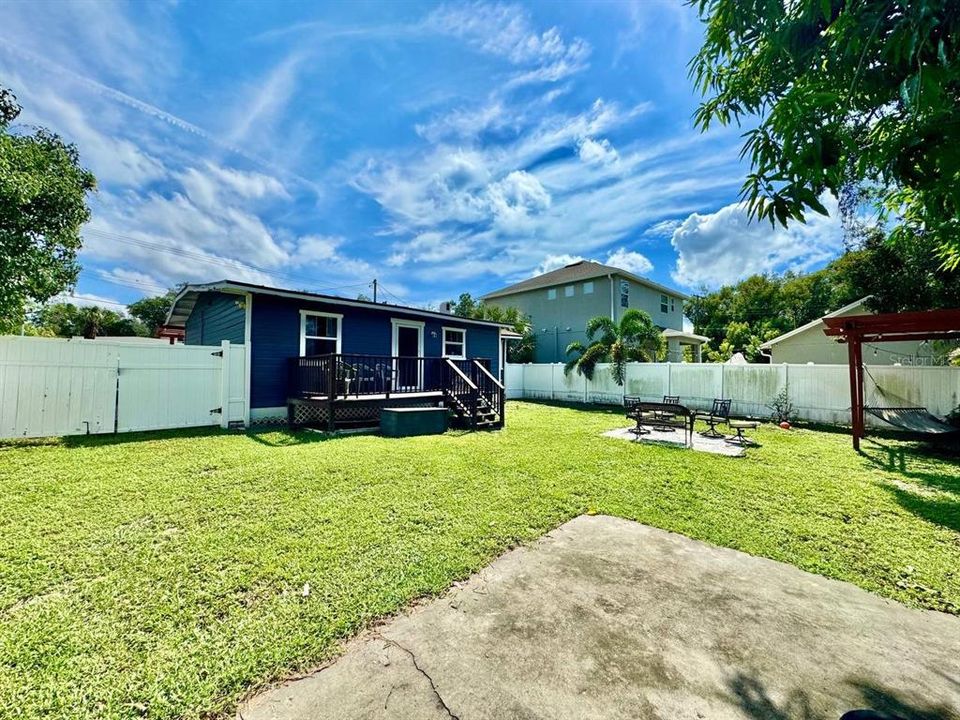 For Rent: $2,500 (3 beds, 2 baths, 1172 Square Feet)