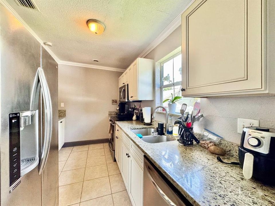 For Rent: $2,500 (3 beds, 2 baths, 1172 Square Feet)