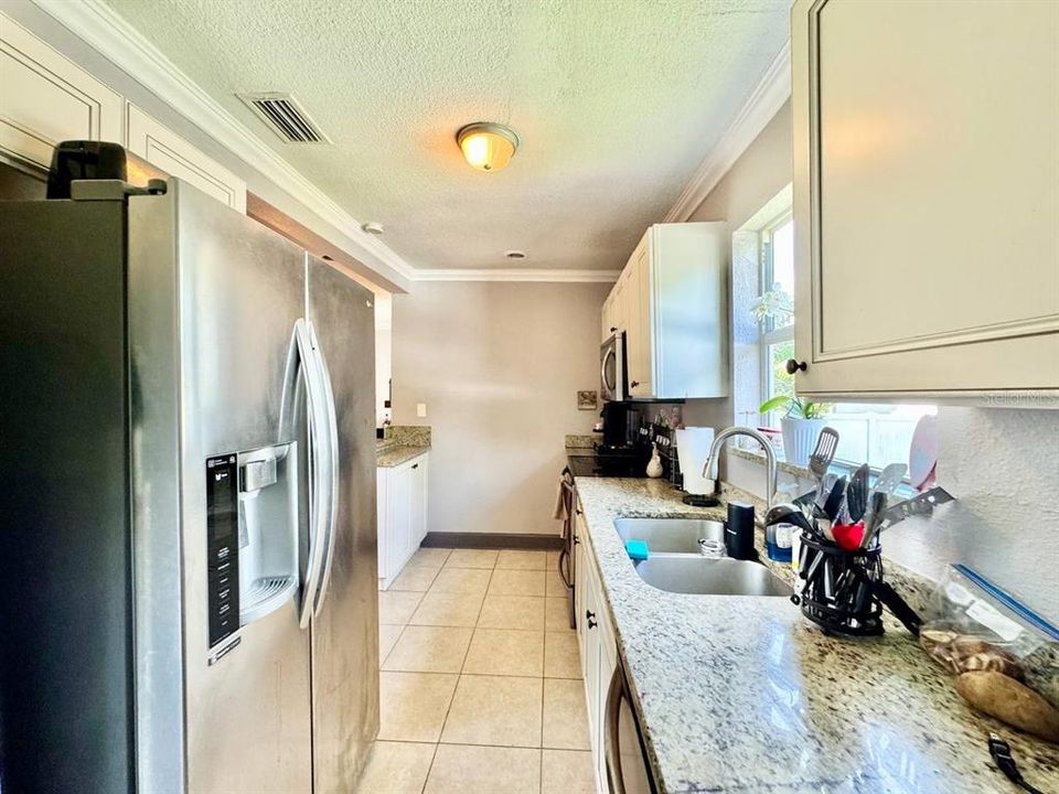 For Rent: $2,500 (3 beds, 2 baths, 1172 Square Feet)