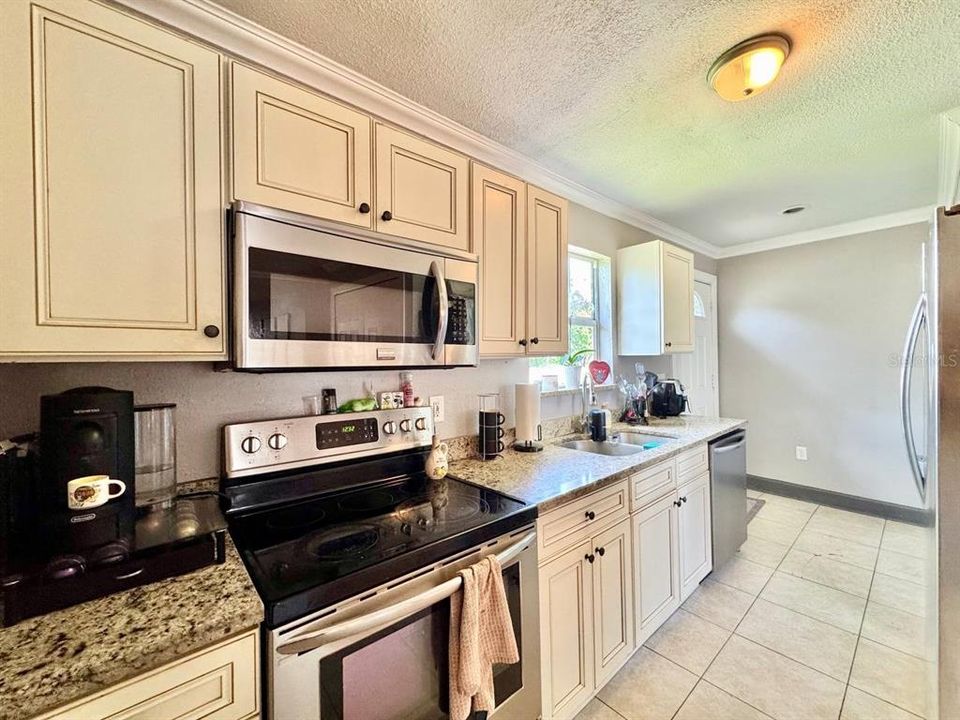 For Rent: $2,500 (3 beds, 2 baths, 1172 Square Feet)