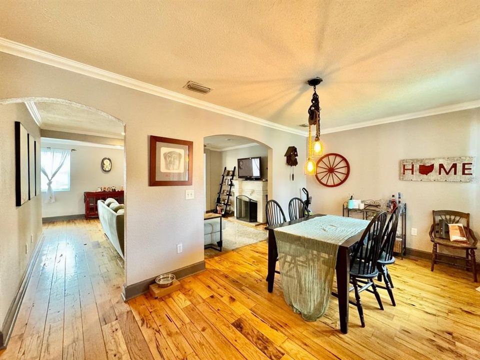 For Rent: $2,500 (3 beds, 2 baths, 1172 Square Feet)