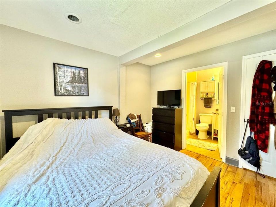 For Rent: $2,500 (3 beds, 2 baths, 1172 Square Feet)
