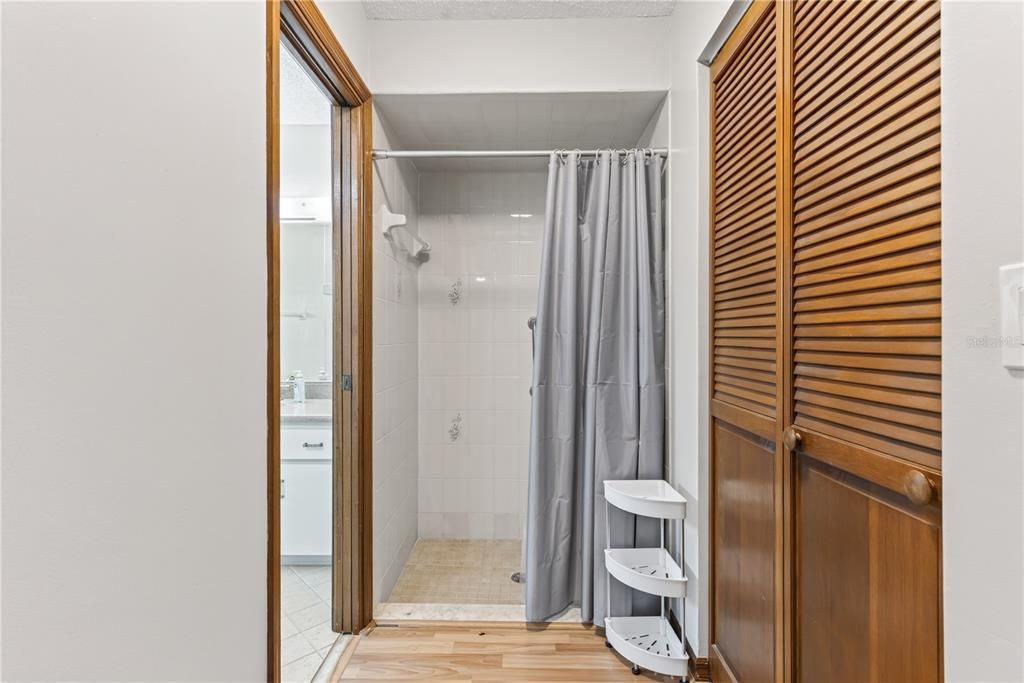 For Rent: $2,900 (3 beds, 2 baths, 1971 Square Feet)
