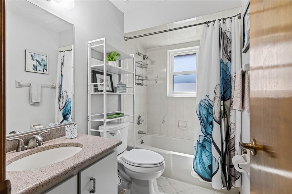 For Rent: $2,900 (3 beds, 2 baths, 1971 Square Feet)