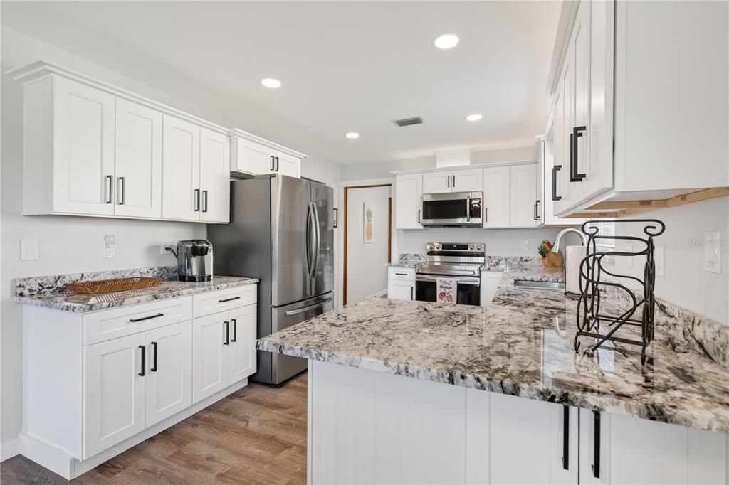 For Rent: $2,900 (3 beds, 2 baths, 1971 Square Feet)