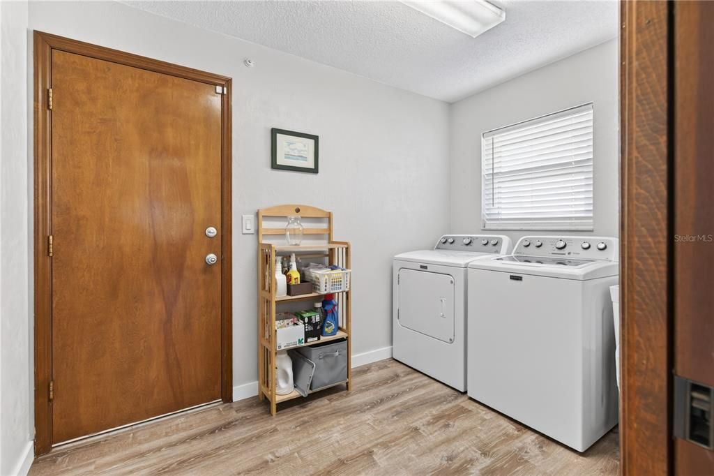 For Rent: $2,900 (3 beds, 2 baths, 1971 Square Feet)