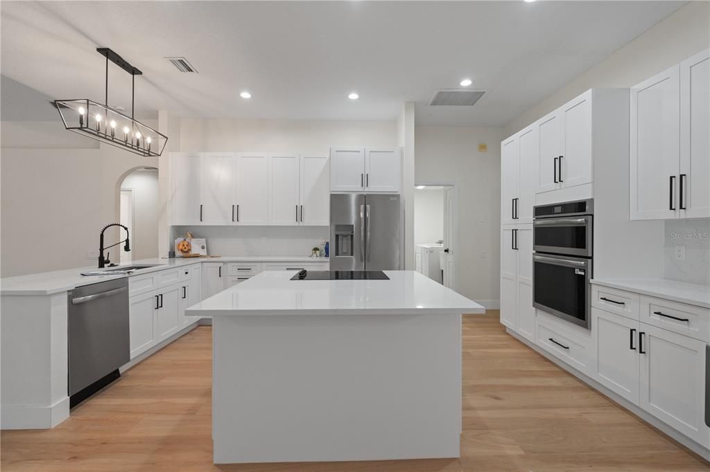 En Venta: $824,900 (4 camas, 3 baños, 2296 Pies cuadrados)