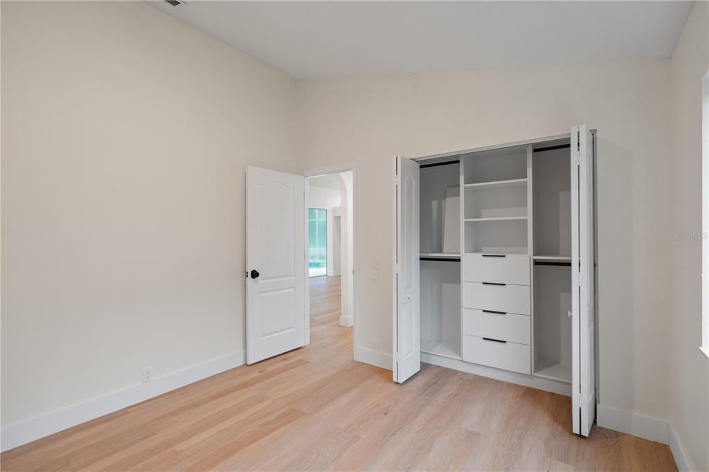 En Venta: $824,900 (4 camas, 3 baños, 2296 Pies cuadrados)