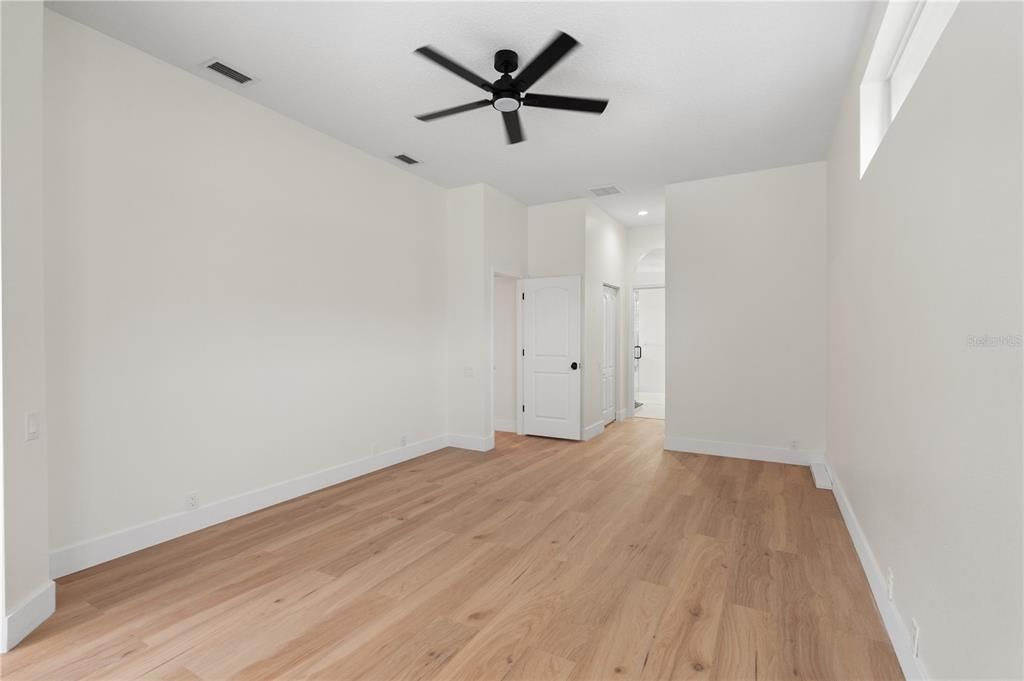 En Venta: $824,900 (4 camas, 3 baños, 2296 Pies cuadrados)