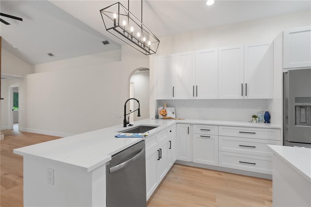 En Venta: $824,900 (4 camas, 3 baños, 2296 Pies cuadrados)