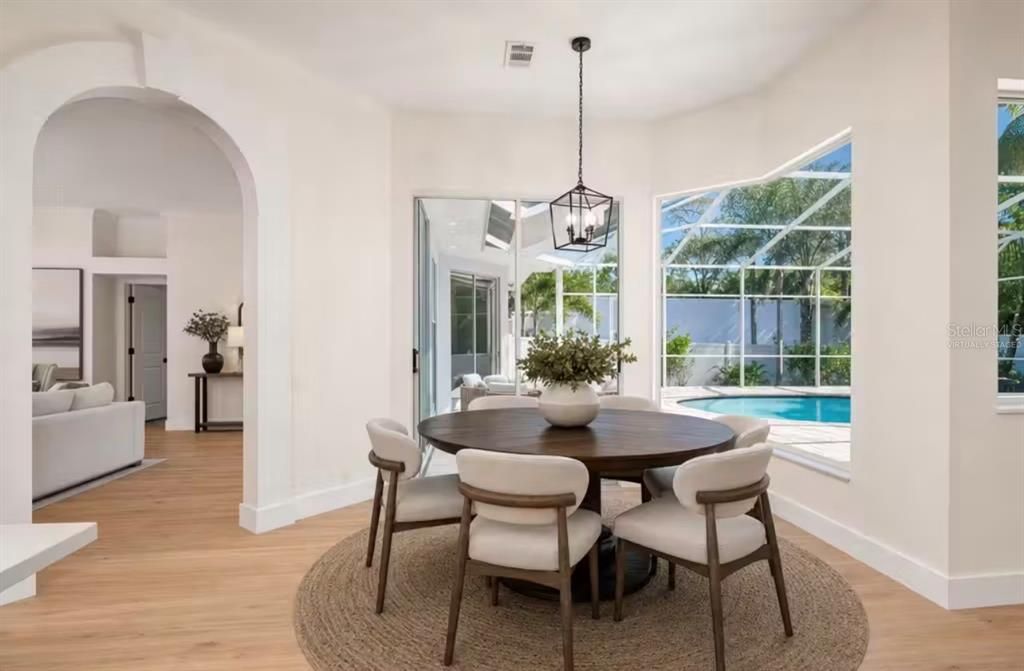 En Venta: $824,900 (4 camas, 3 baños, 2296 Pies cuadrados)