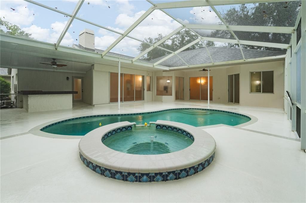 En Venta: $824,900 (4 camas, 3 baños, 2296 Pies cuadrados)