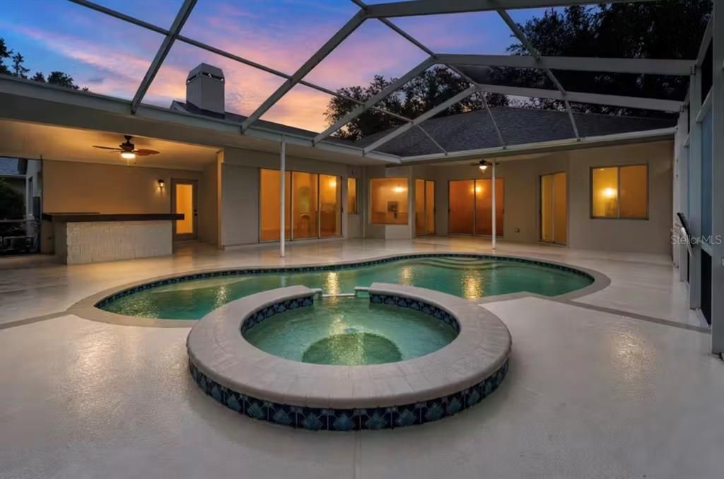 En Venta: $824,900 (4 camas, 3 baños, 2296 Pies cuadrados)