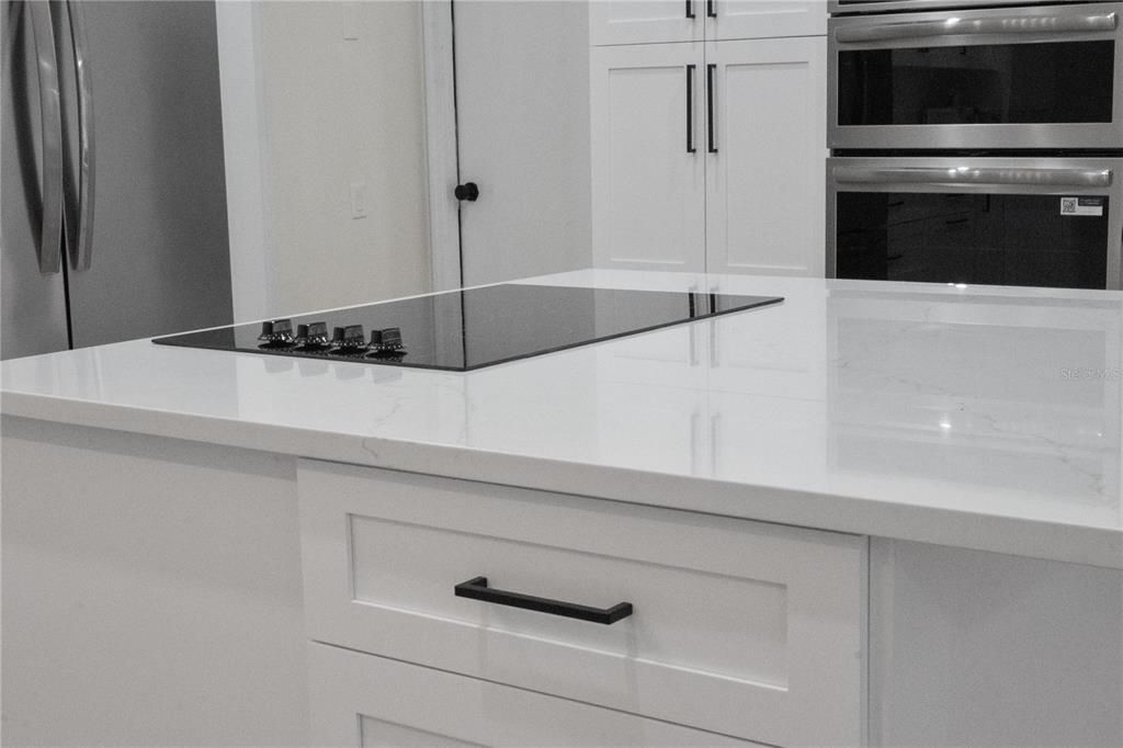 En Venta: $824,900 (4 camas, 3 baños, 2296 Pies cuadrados)